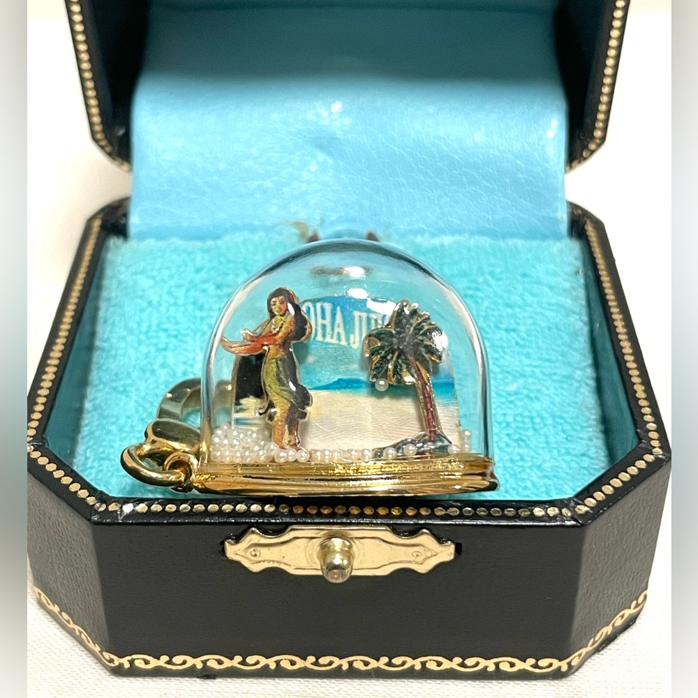 NWT VERY RARE HULA GIRL ALOHA JUICY 2005 Vintage y2K SNOW GLOBE CHARM HTF - Picture 1 of 6